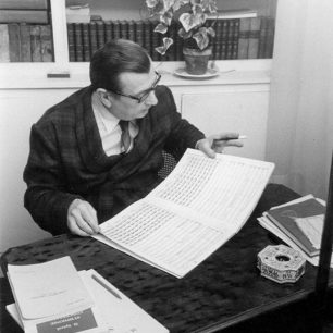 Michał Spisak in his flat in Paris 1962-02-26 (phot. Sławny)